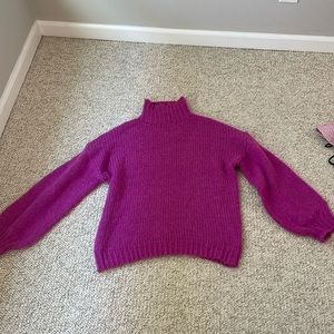 Line and dot - fuscia sweater